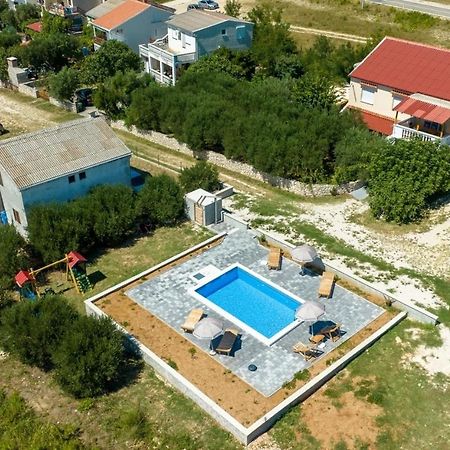 Family Friendly Apartments With A Swimming Pool Rtina - Stosici, Zadar - 21450 Bagian luar foto